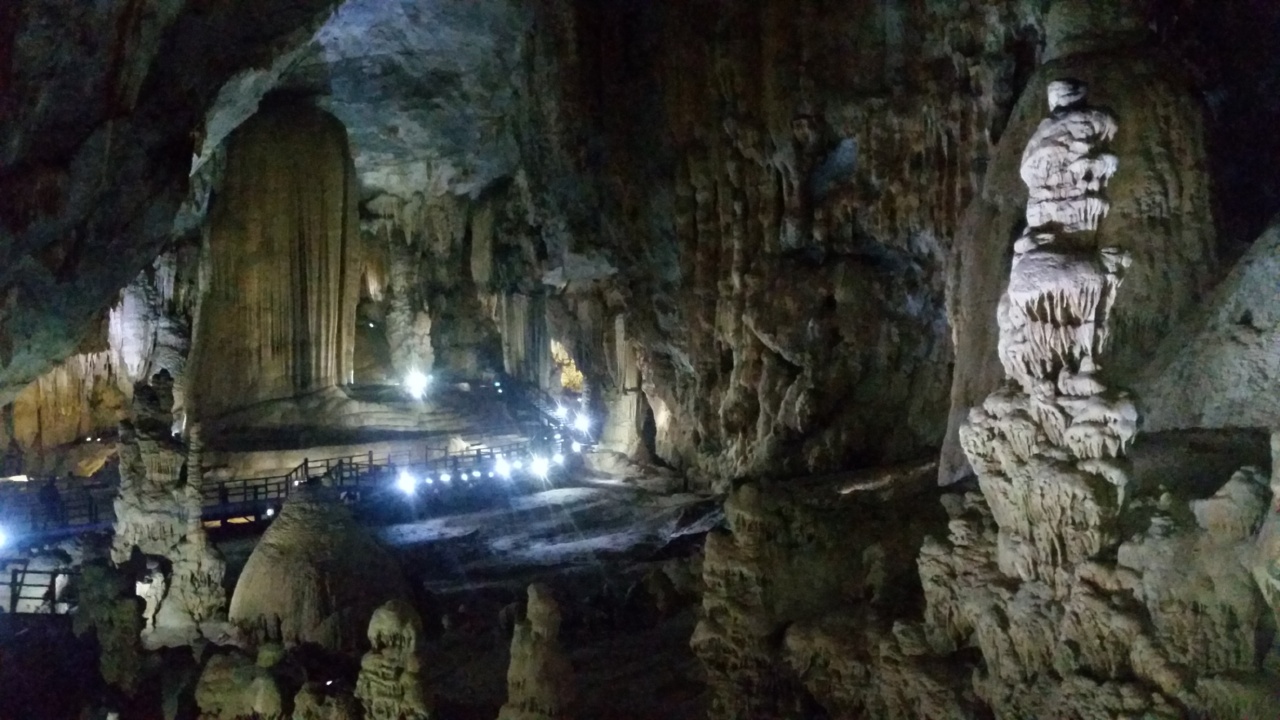 Extraordinaires grottes de Phong Nha