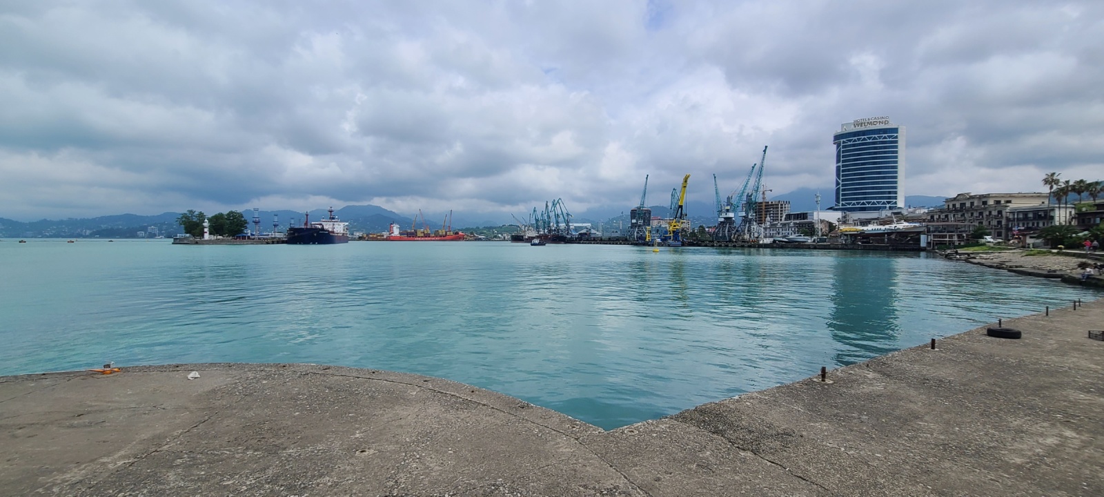 Mer Noire turquoise à Batumi